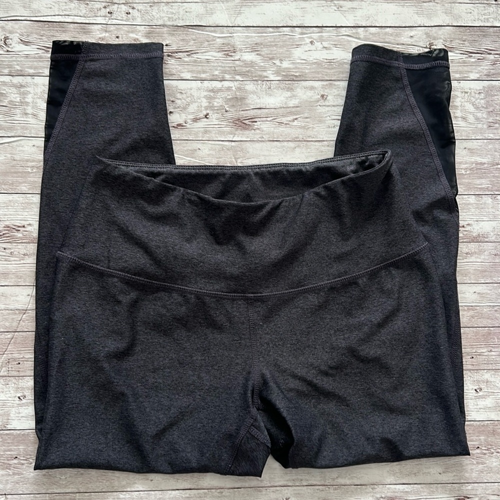 Z by Zella Grey Mesh Panel High Rise Capri Length Leggings